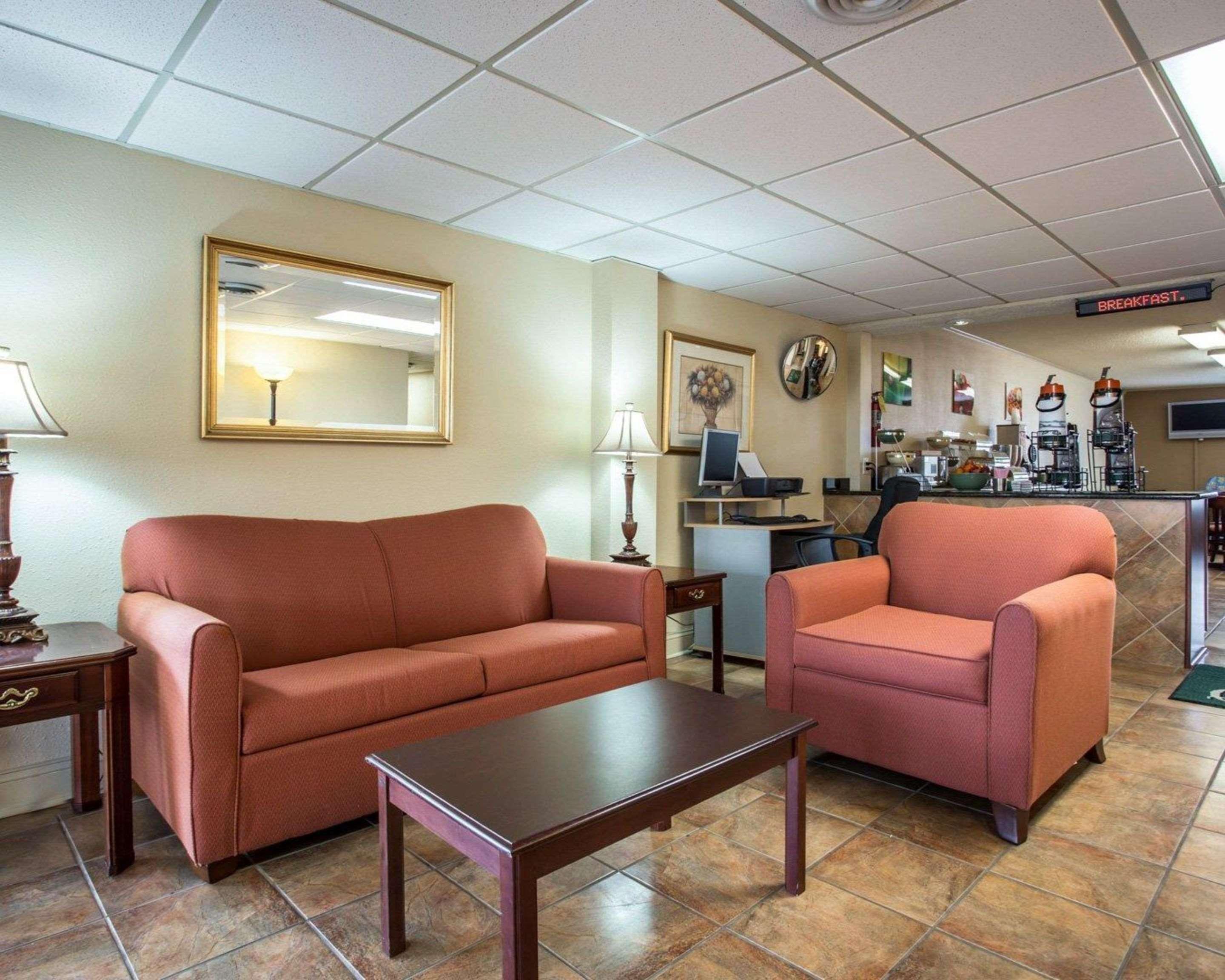 Quality Inn & Suites Monroe Exterior photo